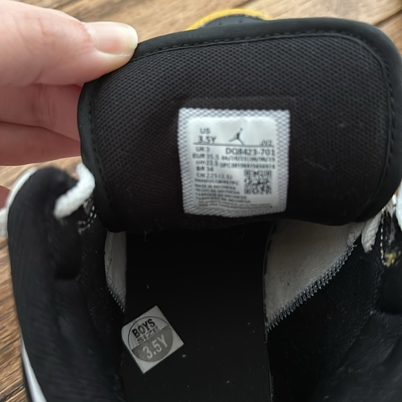 Nike Jordan air mid 3.5 US kids - Picture 3 of 6